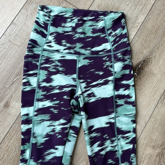 Body Glove Printed High Waisted 7/8 Athletic Fitness Leggings with Pocket - Picture 2 of 10